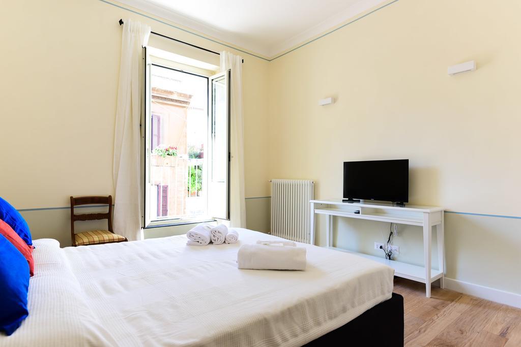 Bright And Comfy 3 Bedroom Apt In Monti Рим Екстериор снимка